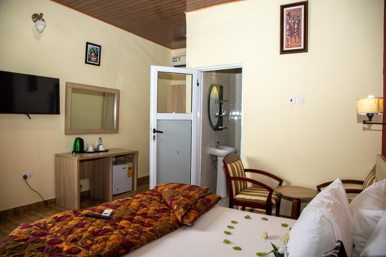 Grand Star Hotel North Legon エクステリア 写真