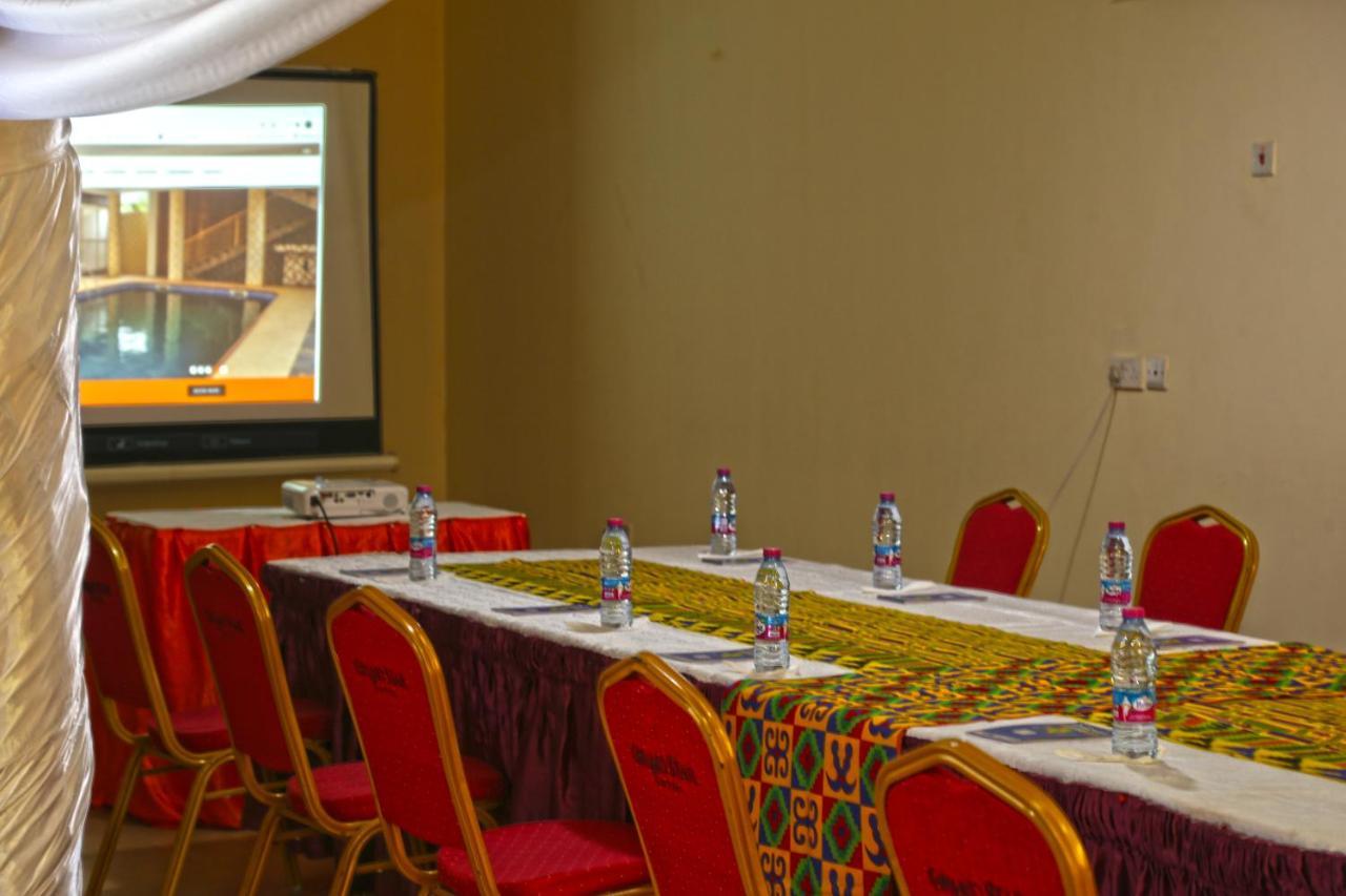 Grand Star Hotel North Legon エクステリア 写真