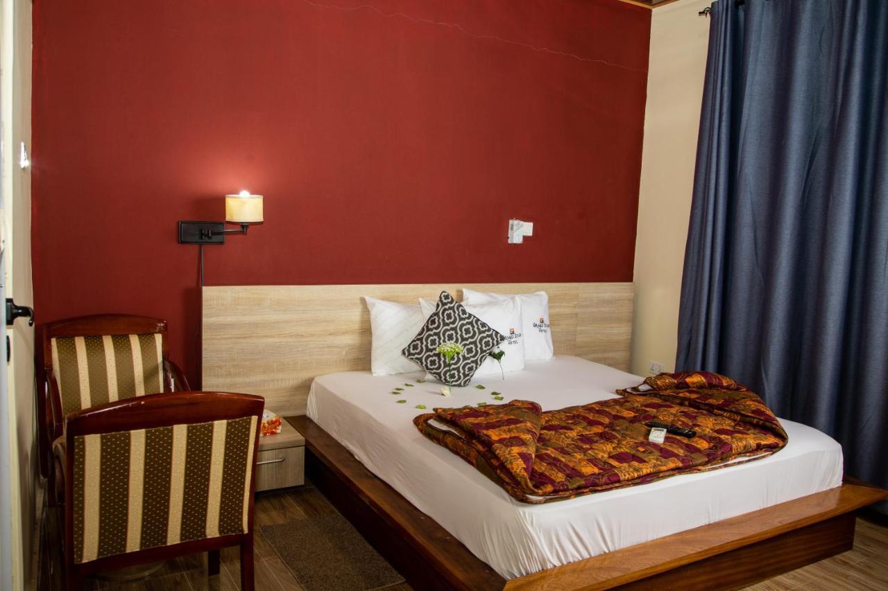 Grand Star Hotel North Legon エクステリア 写真