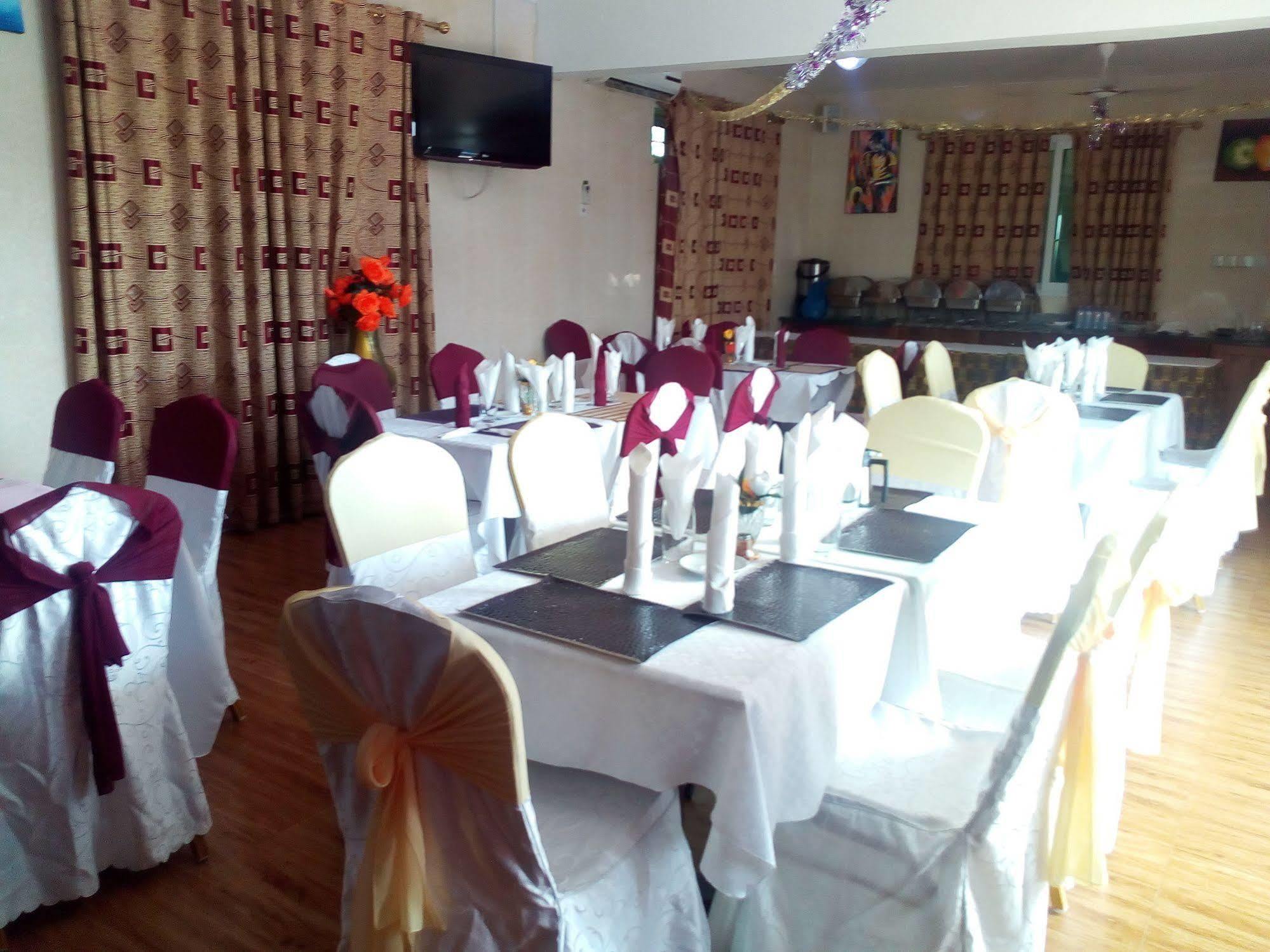 Grand Star Hotel North Legon エクステリア 写真