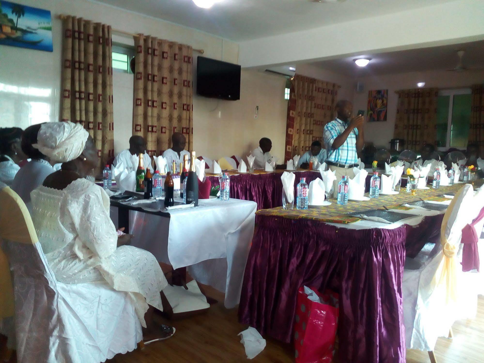 Grand Star Hotel North Legon エクステリア 写真