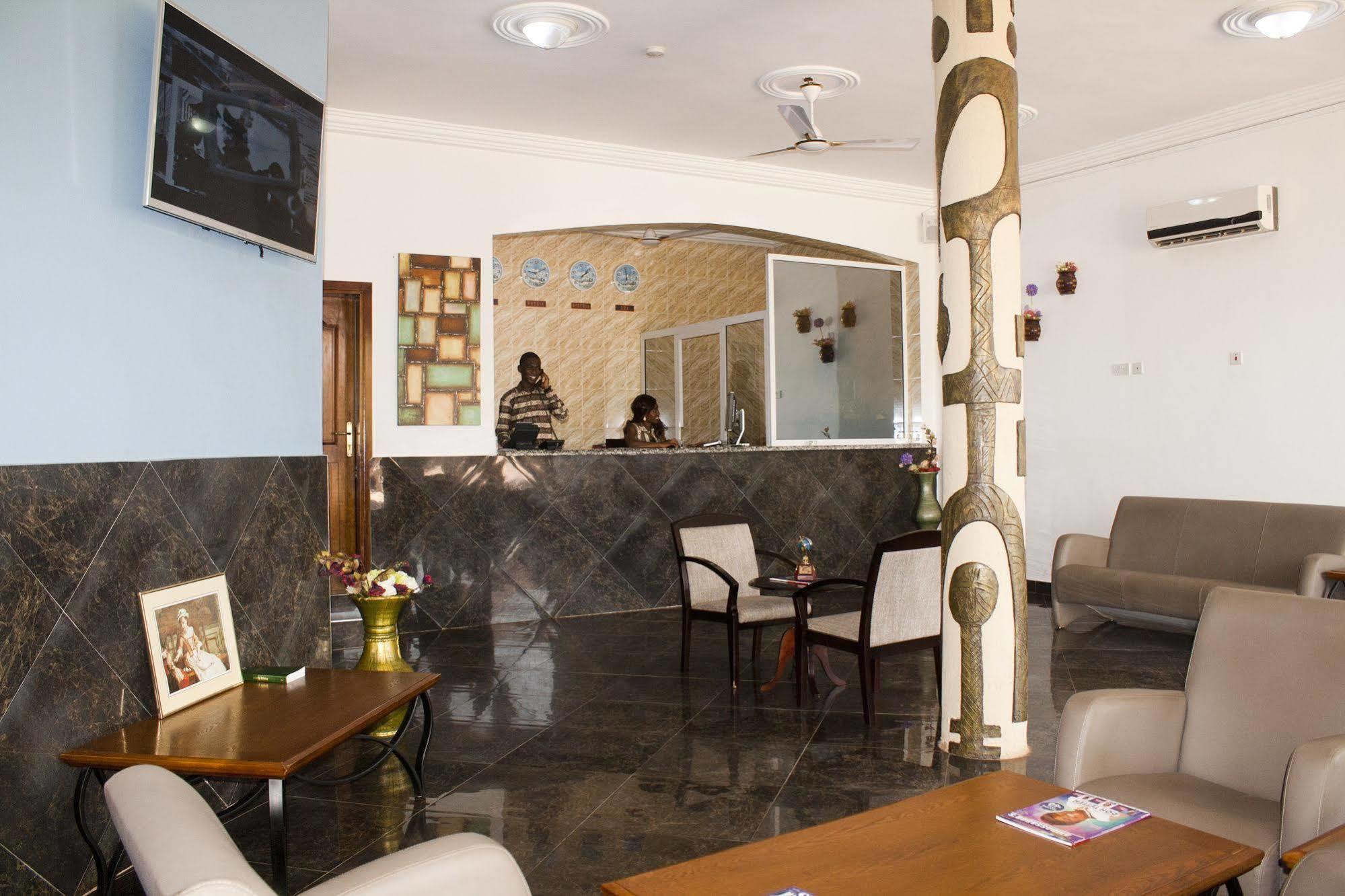 Grand Star Hotel North Legon エクステリア 写真