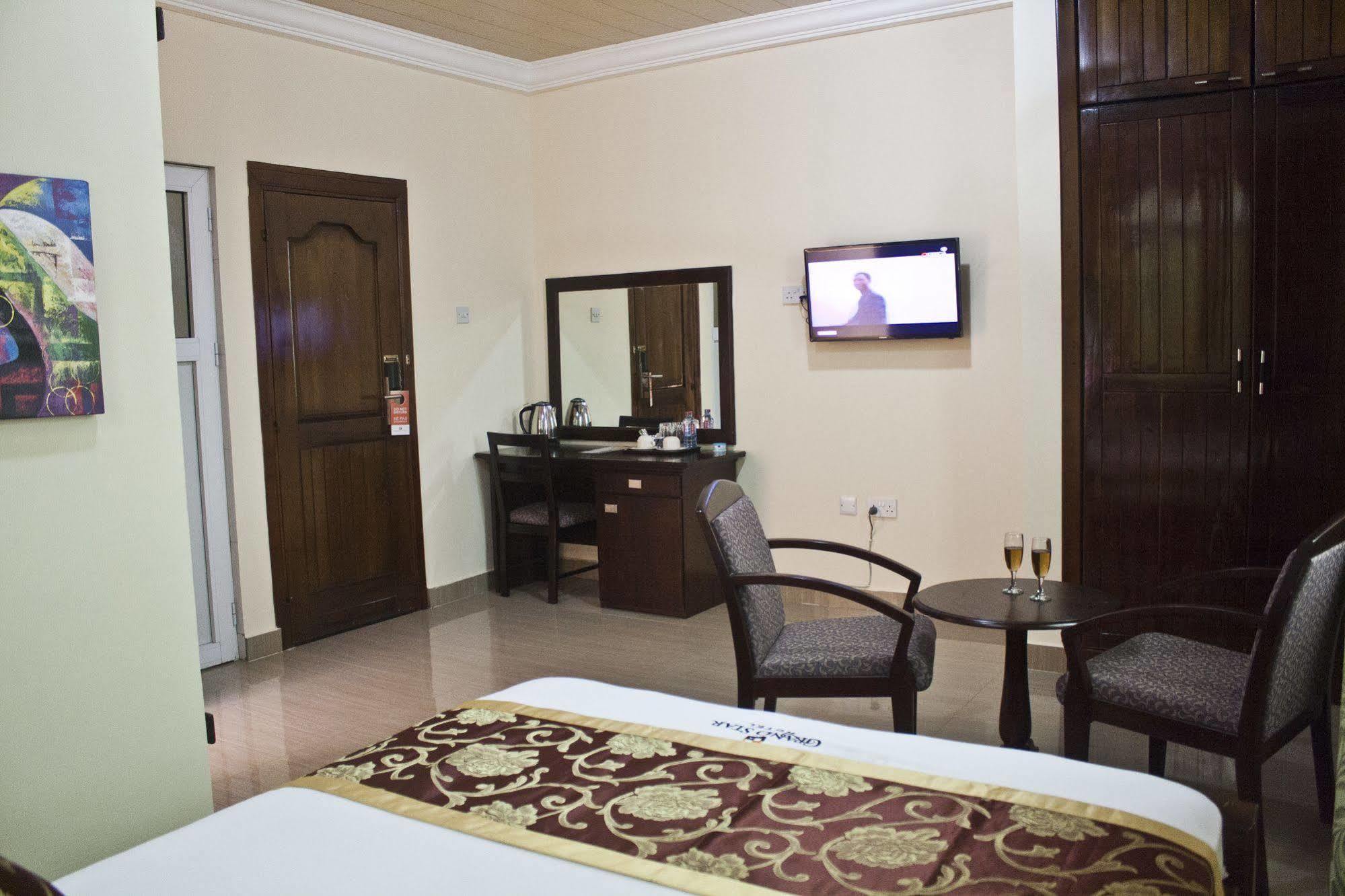 Grand Star Hotel North Legon エクステリア 写真
