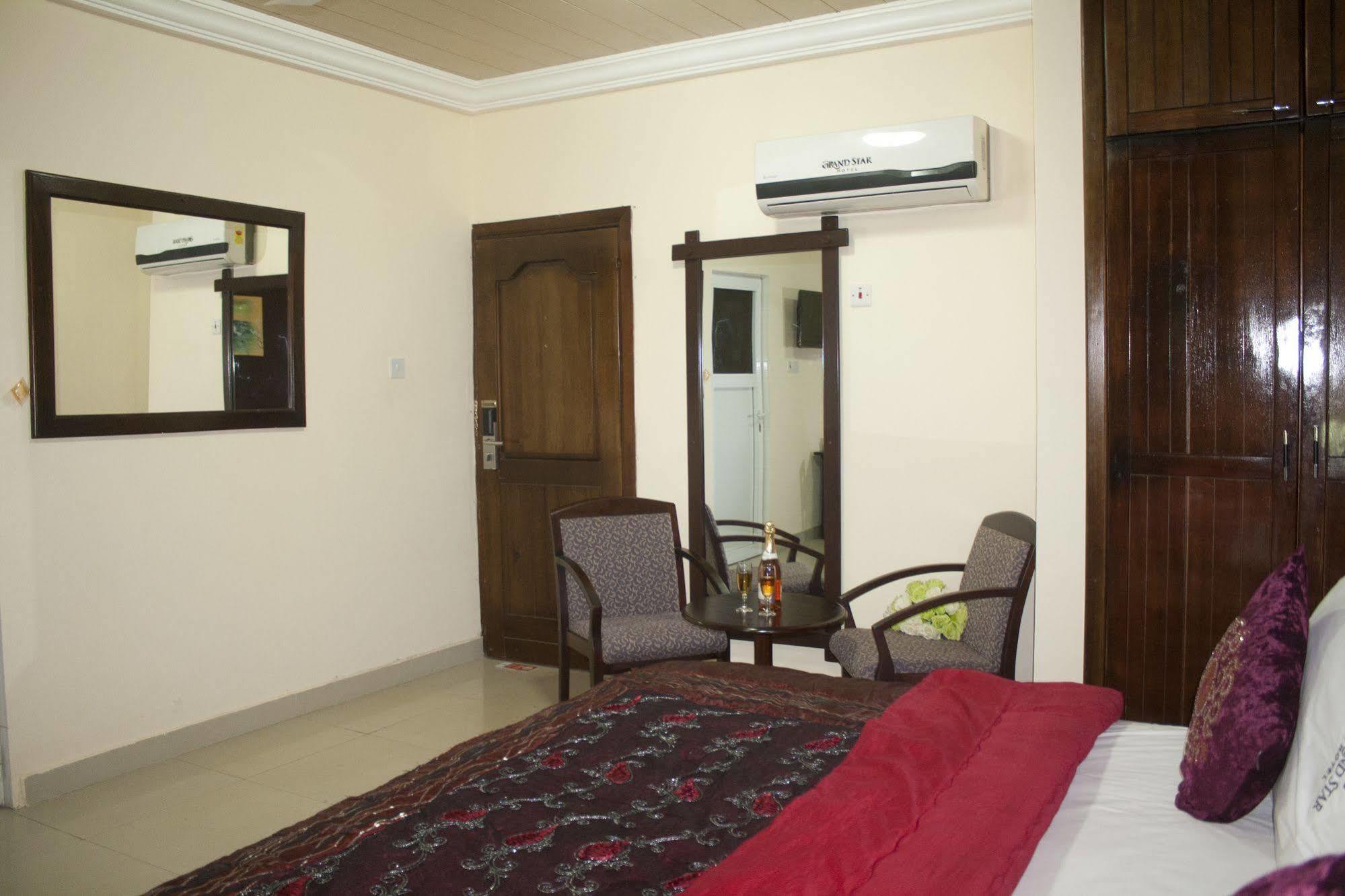 Grand Star Hotel North Legon エクステリア 写真
